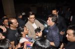 Shahrukh Khan sings African song with South African fans in Mumbai on 27th Feb 2014 (92)_53107944d5794.JPG