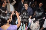 Shahrukh Khan sings African song with South African fans in Mumbai on 27th Feb 2014 (99)_5310794b11c85.JPG