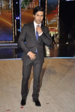Varun Dhawan at the Promotion of Main Tera Hero on India_s Got Talent in Filmcity, Mumbai on 27th Feb 2014 (161)_53107ada9e694.JPG