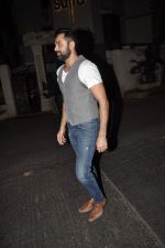 Abhay Deol snapped in Olive, Mumbai on 28th Feb 2014 (1)_53118722a7089.JPG