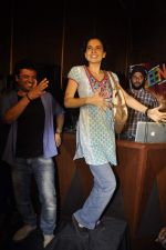 Kangana Ranaut goes clubbing to promote Queen in Mumbai on 1st March 2014 (26)_5312a294f03cd.JPG