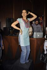 Kangana Ranaut goes clubbing to promote Queen in Mumbai on 1st March 2014 (40)_5312a29a703f7.JPG