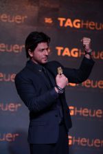 Shah Rukh Khan unveils Tag Heuer_s Golden Carrera watch collection in Taj Land_s End, Mumbai on 3rd March 2014 (177)_5315a784b8c27.JPG