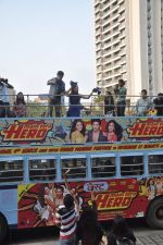 Varun Dhawan, Nargis Fakhri promote Main Tera Hero in an open bus in Malad, Mumbai on 4th March 2014 (50)_5316ca631bb6c.JPG