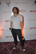 Arjun Rampal at the Viewing of In an Artists Mind - IV presented by Reshma Jani and Shwetambari Soni of Gallerie Angel Art along with Sanjay Gupta on 6th March 2014 (87)_5319aa99d9d8f.JPG