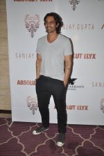Arjun Rampal at the Viewing of In an Artists Mind - IV presented by Reshma Jani and Shwetambari Soni of Gallerie Angel Art along with Sanjay Gupta on 6th March 2014 (88)_5319aa9a4763e.JPG
