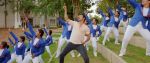 Varun Dhawan in Main Tera Hero movie still (11)_531c07106dca5.jpg