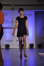 Model at central fashion show in Mumbai on 9th March 2014 (15)_531da4cb0eb5a.JPG