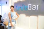 Jacqueline Fernandez launches smile bar in Mumbai on 11th March 2014 (41)_531fbdf38a62e.jpg