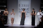 Model walk for Drvv Show at LFW 2014 Day 1 in Grand Hyatt, Mumbai on 12th March 2014 (1)_53204d9a6f3bf.JPG