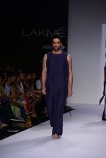 Model walk for Drvv Show at LFW 2014 Day 1 in Grand Hyatt, Mumbai on 12th March 2014 (45)_53204d8a283a9.JPG