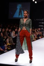 Model walk for SOUP BY SOUGAT PAUL Show at LFW 2014 Day 1 in Grand Hyatt, Mumbai on 12th March 2014 (129)_53204d2ae8167.JPG