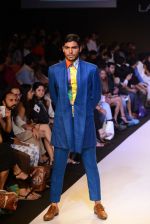 Model walk for Narendra Kumar Ahmed Show at LFW 2014 Day 1 in Grand Hyatt, Mumbai on 12th March 2014 (51)_532180a9a65c9.JPG