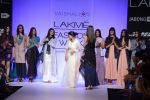 Model walk for Vaishali S Show at LFW 2014 Day 1 in Grand Hyatt, Mumbai on 12th March 2014 (152)_532180522596c.JPG