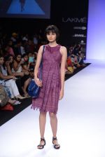 Model walk for Vaishali S Show at LFW 2014 Day 1 in Grand Hyatt, Mumbai on 12th March 2014 (59)_5321802bee5a3.JPG