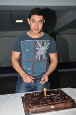 Aamir Khan celebrates bday with media in Mumbai on 14th March 2014 (12)_5322e4a9d426f.JPG