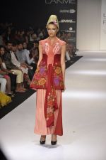 Model walk for N and S Gaia Show at LFW 2014 Day 3 in Grand Hyatt, Mumbai on 14th March 2014 (70)_5322e411842b9.JPG