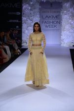 Dia Mirza walk for Anita Dongre Show at LFW 2014 Day 3 in Grand Hyatt, Mumbai on 14th March 2014 (30)_532438b620a27.JPG