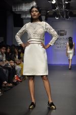 Model walk for Arman and Aiman Show at LFW 2014 Day 3 in Grand Hyatt, Mumbai on 14th March 2014 (66)_53242e989b6df.JPG
