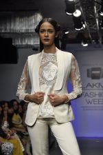 Model walk for Arman and Aiman Show at LFW 2014 Day 3 in Grand Hyatt, Mumbai on 14th March 2014 (84)_53242e9f7e72f.JPG
