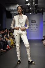Model walk for Arman and Aiman Show at LFW 2014 Day 3 in Grand Hyatt, Mumbai on 14th March 2014 (85)_53242e9fe42ff.JPG