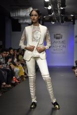 Model walk for Arman and Aiman Show at LFW 2014 Day 3 in Grand Hyatt, Mumbai on 14th March 2014 (86)_53242ea04bd3e.JPG