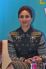 Kareena Kapoor at Rujuta Diwekar_s book launch in Mumbai on 15th March 2014 (13)_5325158faacac.JPG