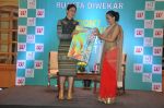 Kareena Kapoor at Rujuta Diwekar_s book launch in Mumbai on 15th March 2014 (24)_53251592b5222.JPG
