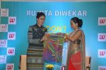 Kareena Kapoor at Rujuta Diwekar_s book launch in Mumbai on 15th March 2014 (25)_532515930f77c.JPG