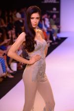 Model walk for SS Surya Show at LFW 2014 Day 5 in Grand Hyatt, Mumbai on 16th March 2014 (70)_5326d0a13ad11.JPG
