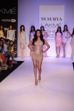 Sonal Chauhan walk for SS Surya Show at LFW 2014 Day 5 in Grand Hyatt, Mumbai on 16th March 2014 (9)_5326d096c22f7.JPG
