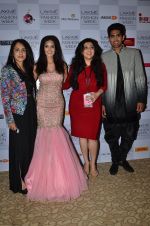 Sunny Leone, Vijender Singh on Day 5 at LFW 2014 in Grand Hyatt, Mumbai on 16th March 2014 (458)_5326ebf3b3de4.JPG