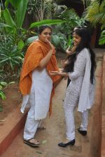 Supriya Pathak at Shabana_s Holi Celebration in Mumbai on 17th March 2014 (47)_5327e65543a54.JPG