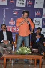 Salman Khan at CNN IBN Veer event in Lalit Hotel, Mumbai on 23rd March 2014 (20)_53301e0be6b7b.JPG