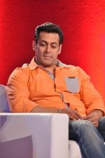 Salman Khan at CNN IBN Veer event in Lalit Hotel, Mumbai on 23rd March 2014 (59)_53301e1458bf7.JPG