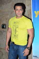 Salman Khan at the special screening of Marathi film Yellow in Mumbai on 29th March 2014 (36)_53378be8a0d00.JPG