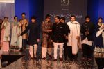 Amitabh Bachchan, Akshay Kumar, Farhan Akhtar, Ranbir Kapoor, Siddharth Malhotra, Manish Malhotra walk the ramp for Manish Malhotra Show Men for Mijwan in Mumbai on 1st April 2014 (2)_533becc7cf323.JPG