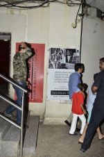 Akshay Kumar snapped with son Aarav and Vikas Oberoi as they watch Captain America in PVR, Mumbai on 6th April 2014 (2)_53429981e561e.JPG