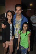 Varun Dhawan snapped with fans in PVR, Mumbai on 5th April 2014 (4)_5342acc272ca8.JPG