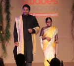 Leander Paes walking the ramp at Swades Foundation_s fashion show with Raigadh villager_534a025743f18.JPG