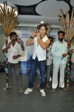 Tiger Shroff at Heropanti song launch in Andheri, Mumbai on 12th April 2014 (197)_534a1be5195b1.JPG