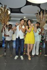 Tiger Shroff, Kriti Sanon at Heropanti song launch in Andheri, Mumbai on 12th April 2014 (113)_534a1c009ddef.JPG