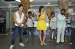 Tiger Shroff, Kriti Sanon at Heropanti song launch in Andheri, Mumbai on 12th April 2014 (120)_534a1c0fe4e81.JPG