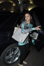 Alia Bhatt snapped at airport after they return from Delhi on 16th April 2014 (19)_534f463b565b3.JPG