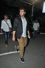 Arjun Kapoor snapped at airport after they return from Delhi on 16th April 2014 (10)_534f464bb15c5.JPG