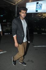 Arjun Kapoor snapped at airport after they return from Delhi on 16th April 2014 (6)_534f462c8a0f9.JPG