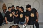 Vikramaditya Motwane, Vijay Singh, Karan Johar, Vikas Bahl, Ranbir Kapoor, Anurag Kashyap at Wrap-up bash of Bombay Velvet in Mumbai on 16th April 2014 (100)_534fb0b5be734.JPG