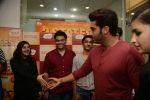 Alia Bhatt, Arjun Kapoor promote 2 states at Go mad over donuts in Mumbai on 17th April 2014 (3)_5351719fb034b.jpg