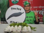 Rakhi Sawant officially announcing her political party Rashtriya Aam Party unveiled her party symbol as Green Chilli on 18th April 2014 (7)_53523deade596.JPG