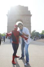 Vivek Oberoi and Spiderman at India Gate Delhi (2)_53520b5f6cfd4.JPG